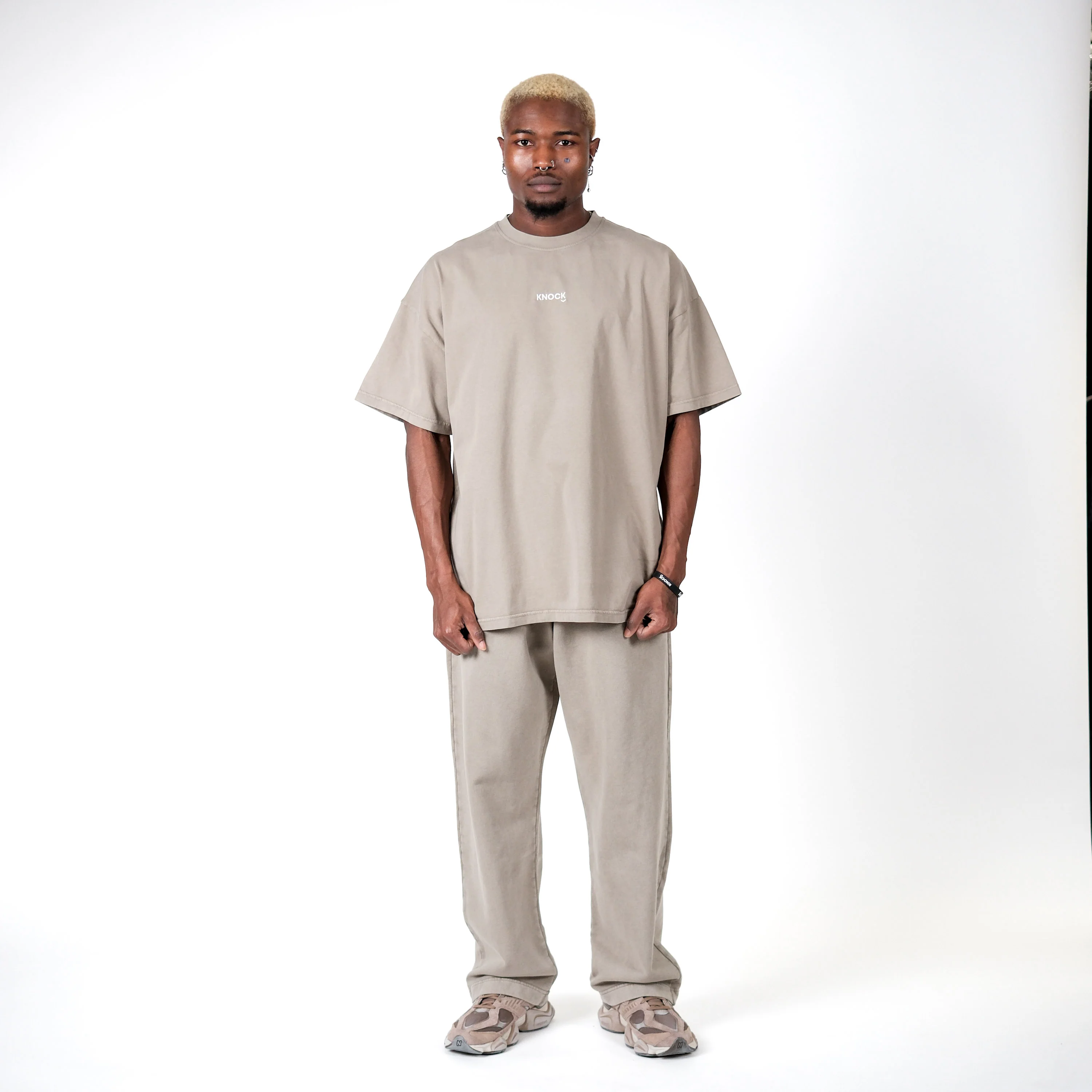 ASTROKNEE 2.0 OVERSIZED TEE DUNE - Image 5