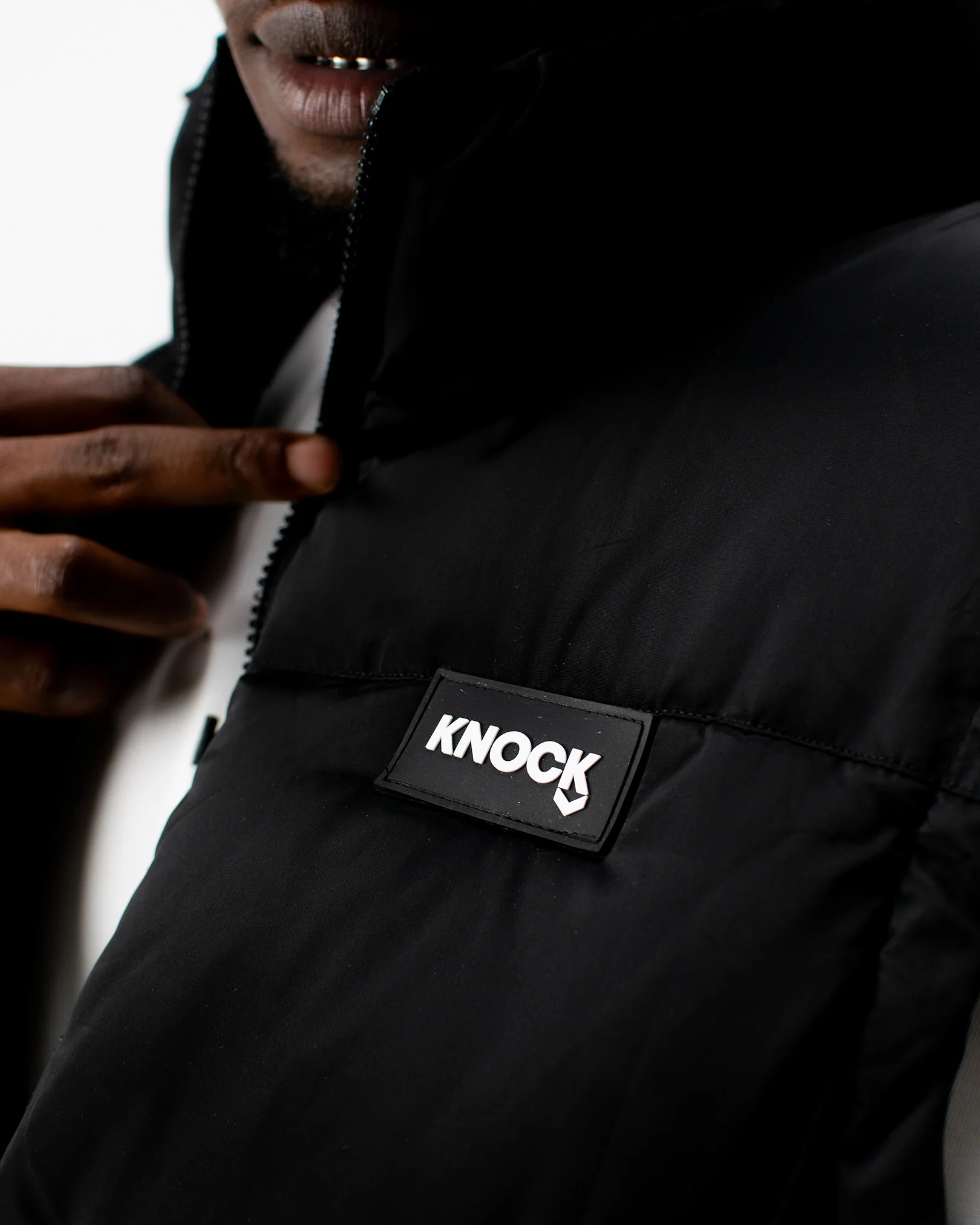 BLACK PUFFER VEST - Image 3