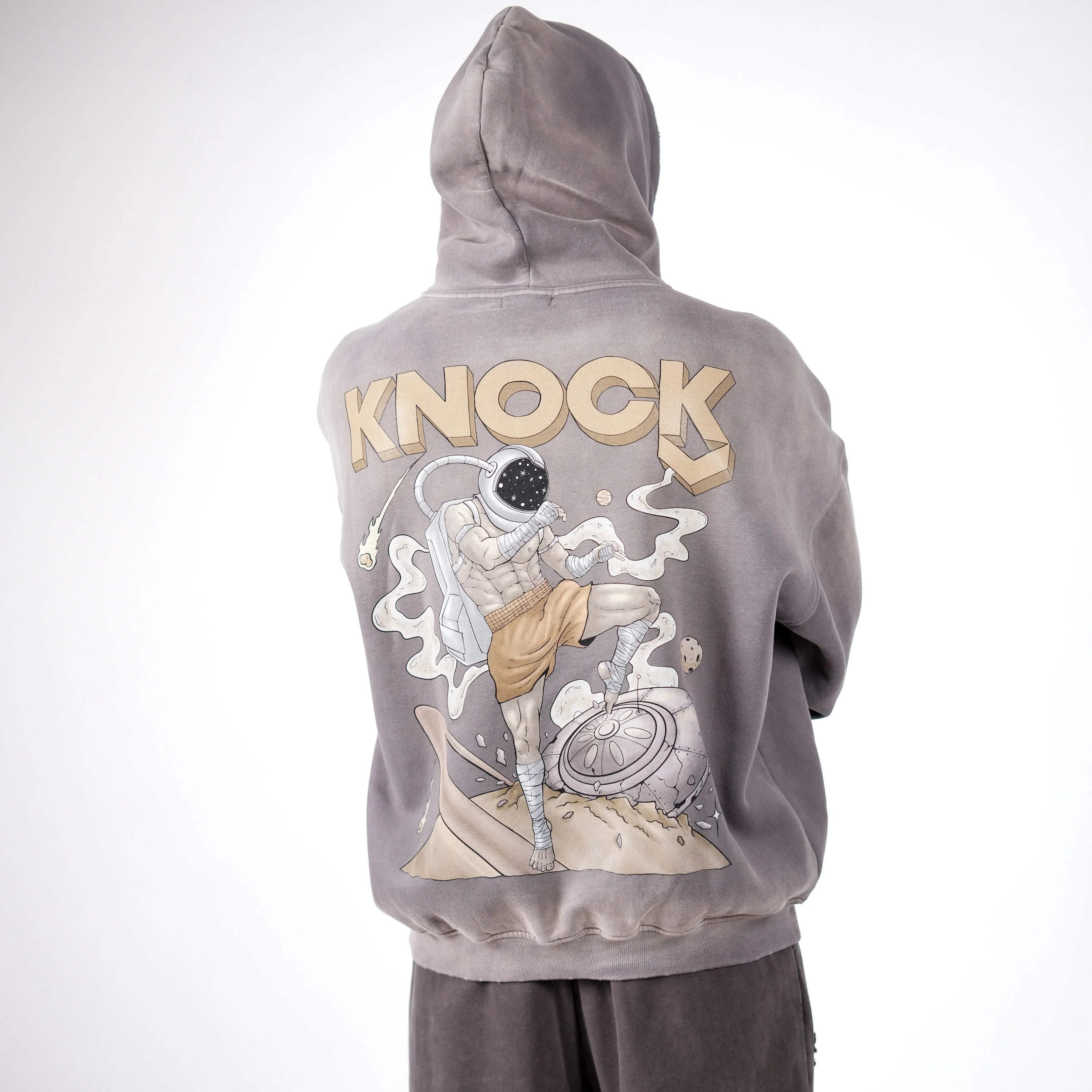 LIMITED ASTROKNEE 2.0 FADE FLEECE HOODIE SAND - Image 9