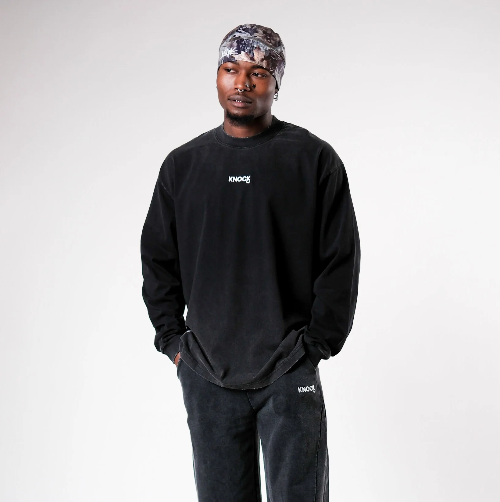 LIMITED VINCIT QUI PATITUR LONG SLEEVE TEE - Image 2