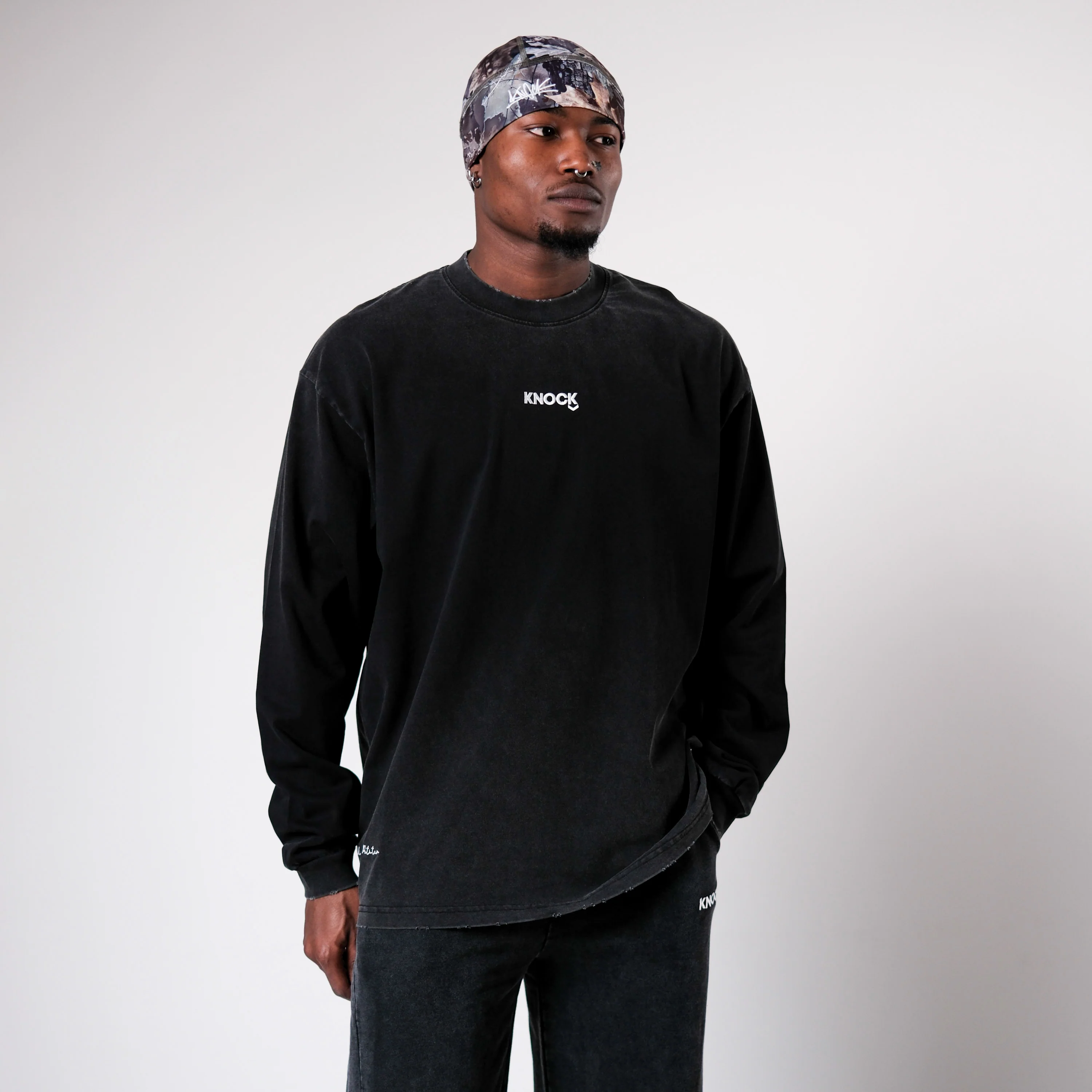 LIMITED VINCIT QUI PATITUR LONG SLEEVE TEE - Image 3