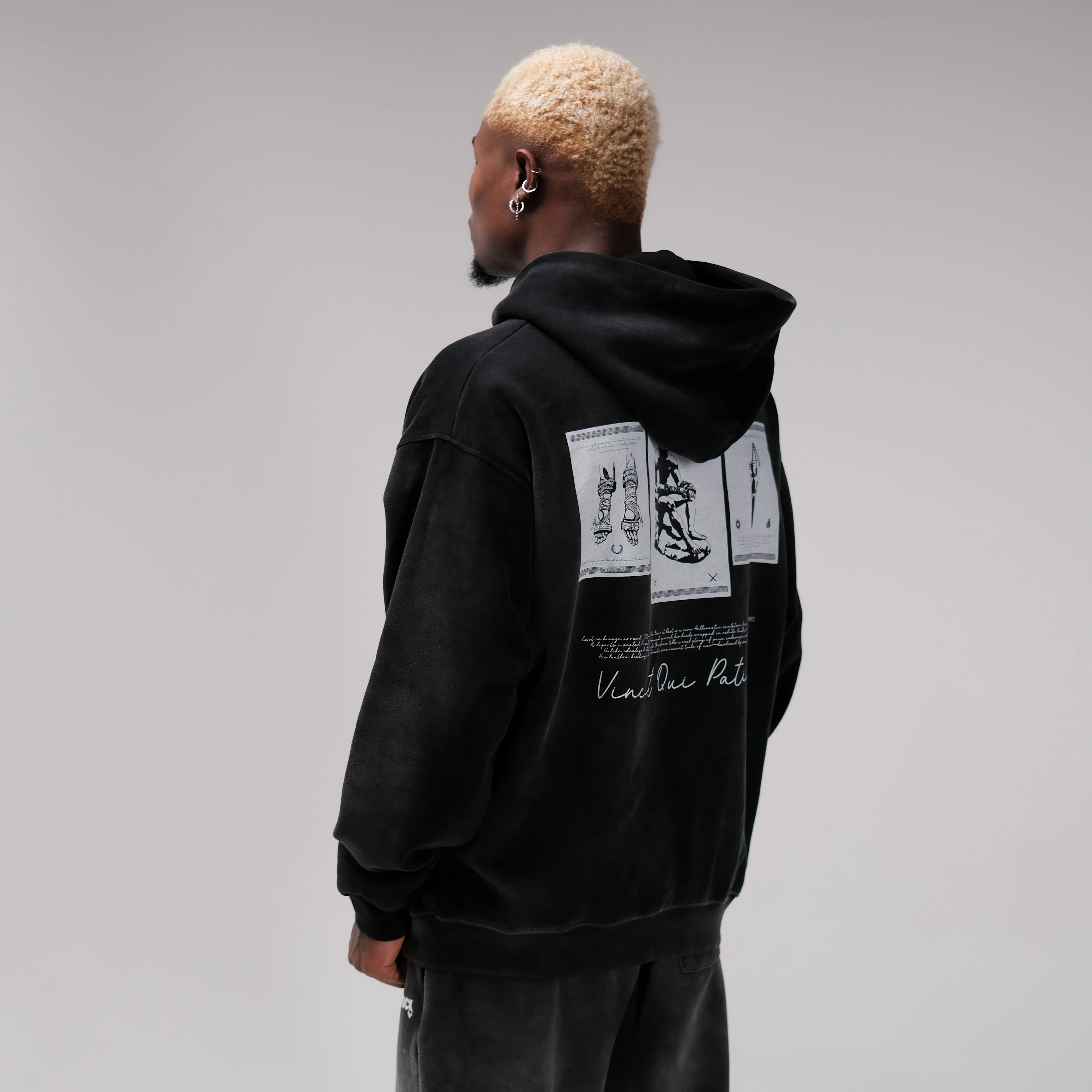VINCIT QUI PATITUR ZIP HOODIE - Image 4