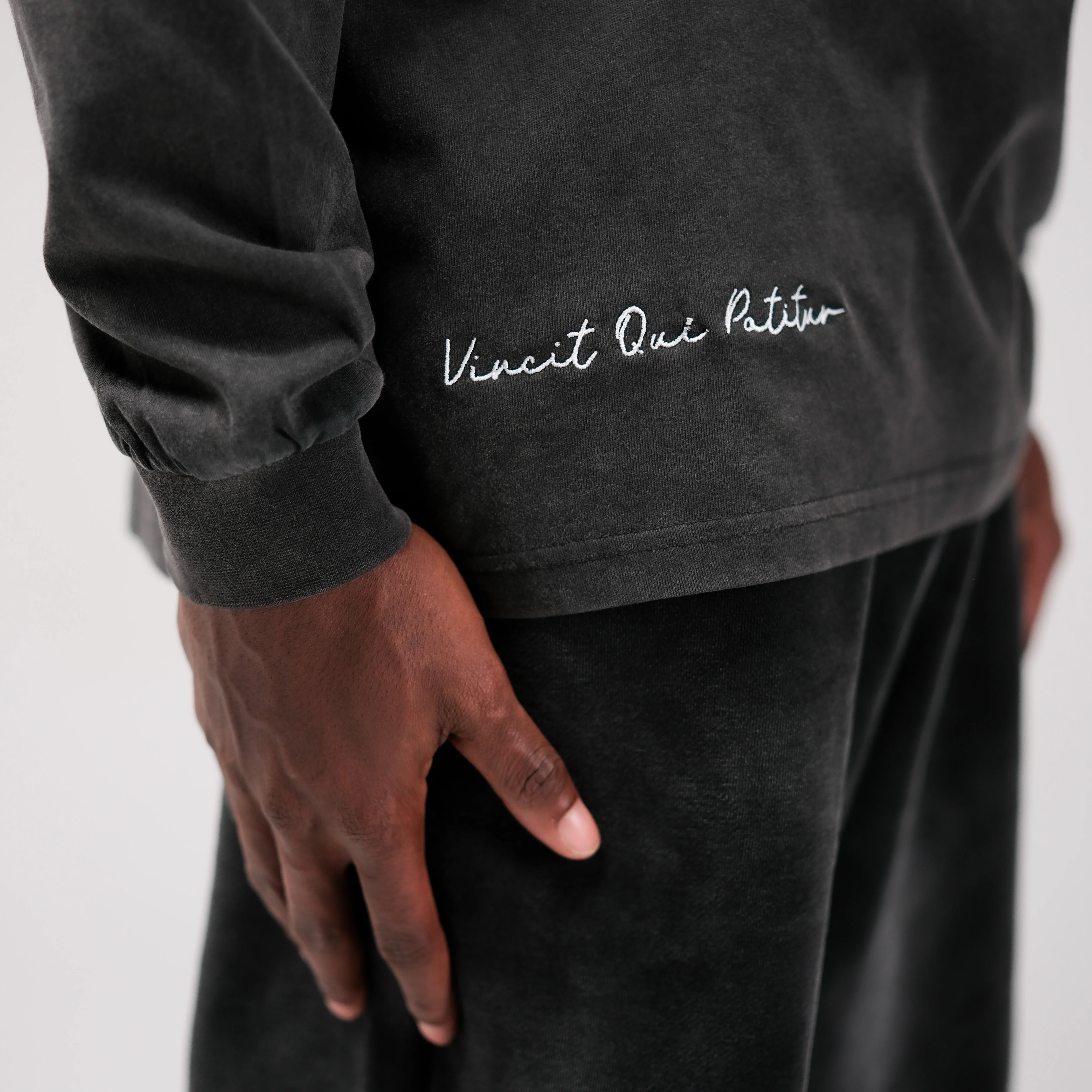 VINCIT QUI PATITUR LONG SLEEVE TEE - Image 5